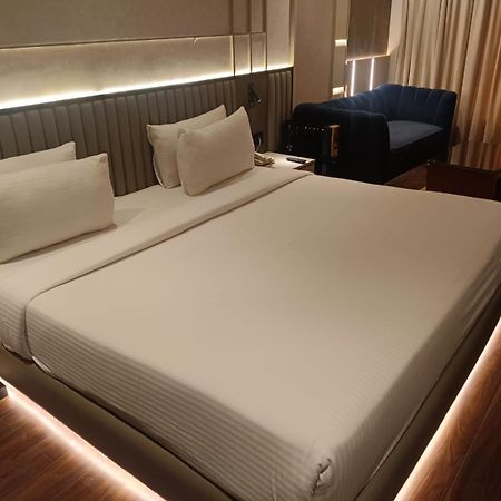 The Galgotias Hotel Gurugram Gurgaon Exterior foto