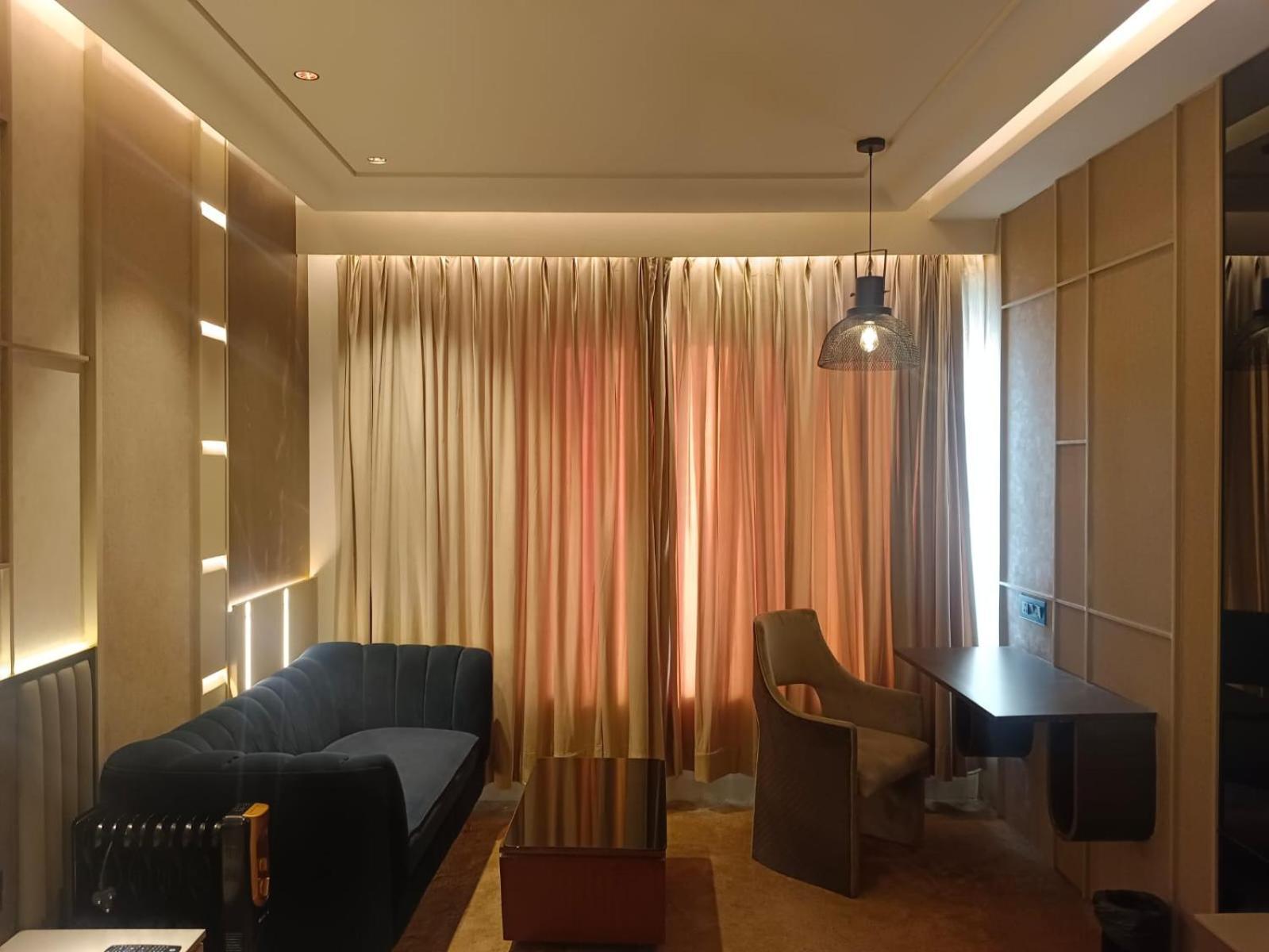The Galgotias Hotel Gurugram Gurgaon Exterior foto
